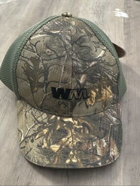 Realtree Camouflage WM Logo Mesh Back Cap in Green